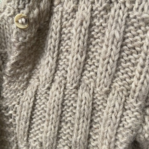 Robinson’s Pacesetter Sweater Womens Size Small 100% Wool Cardigan Hand Made Tan - Picture 6 of 9